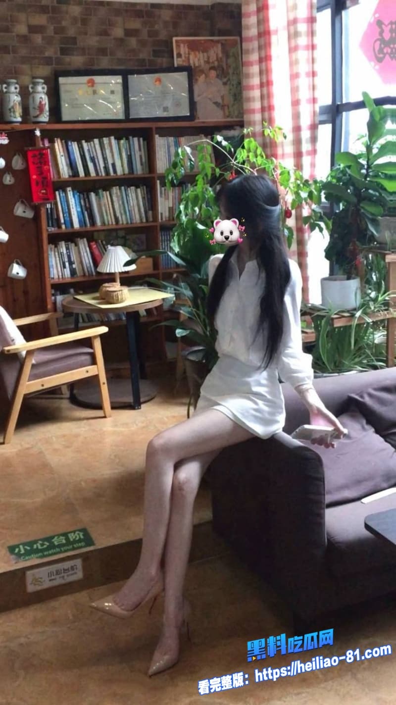 海角兄妹乱伦亲哥哥侧方位猛干亲妹妹白虎嫩穴纯纯的乱伦福利啊5