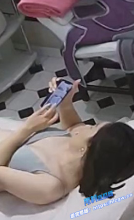 监控摄像头破解！偷拍美容院给小穴脱毛的少妇 这身材毫无抵抗力！图1