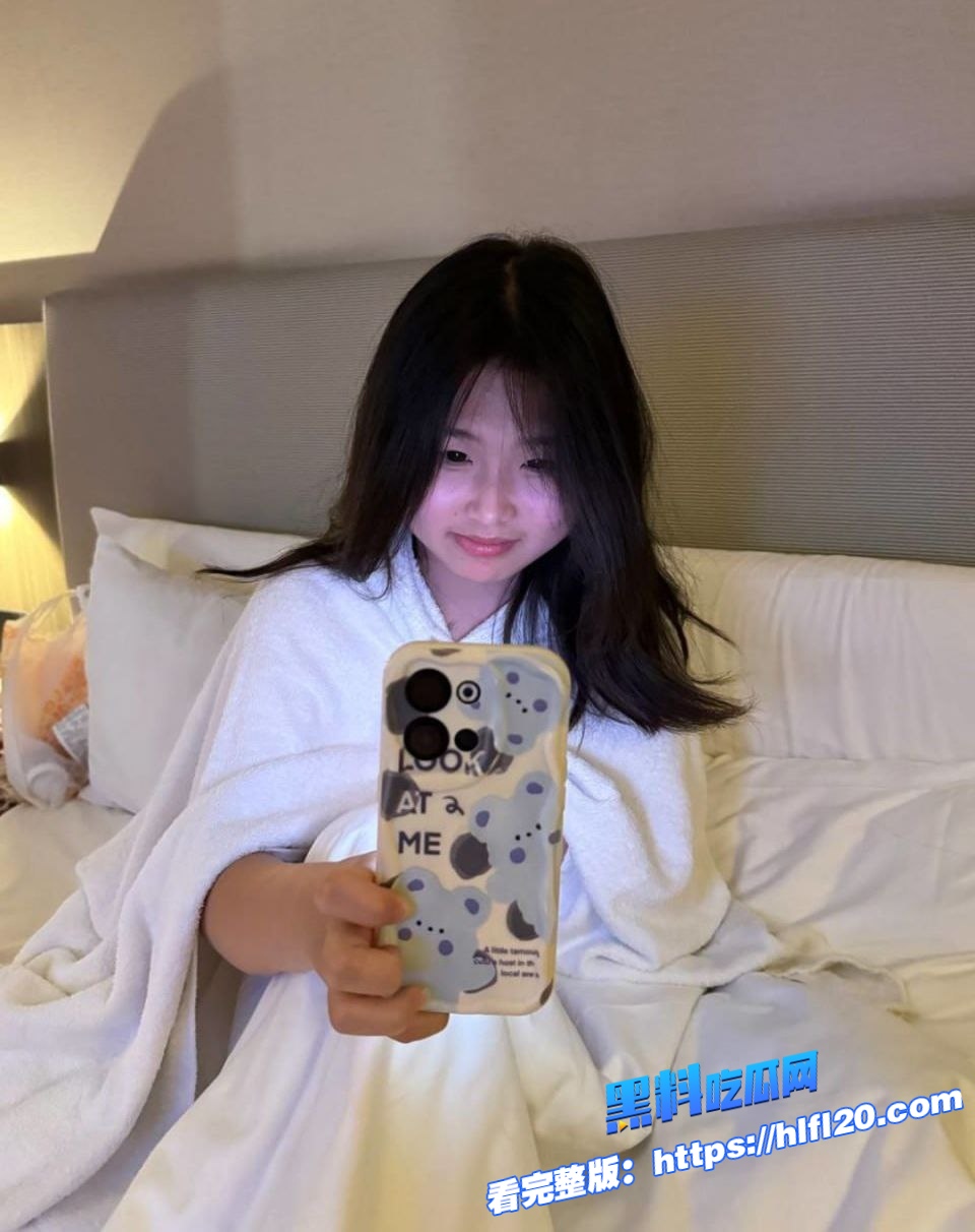 湖北省荆州市学生妹 在学校里是一名清纯少女 校外是穿jk水手服的母狗！图3