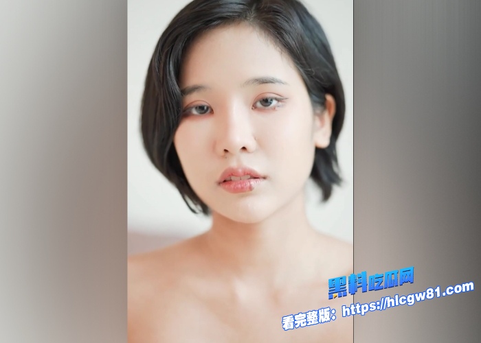 顶级网黄minichu反差婊大奶嫩妹蜜桃成熟时般的身材极具诱人奶子好大日常眼镜露逼反差十足白虎嫩逼看着都想操 图4