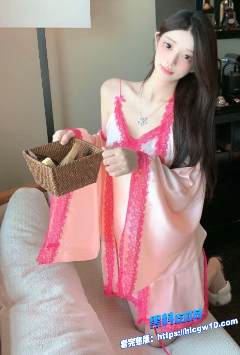 极品人妻和老公私拍视频曝光穿睡衣在浴池被后入爆操拍到屁股通红3
