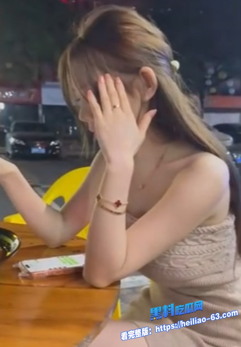 颜巨乳骚货被男友狂操奶子软弹粉嫩乳头中出骑乘全过程太浪1