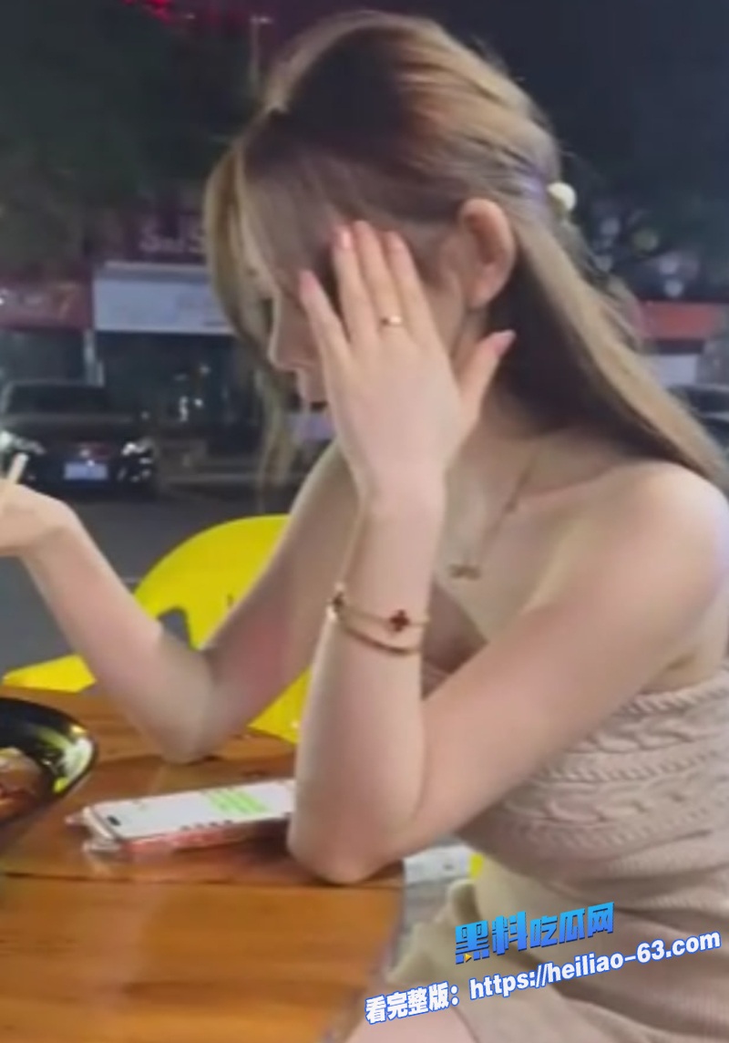 颜巨乳骚货被男友狂操奶子软弹粉嫩乳头中出骑乘全过程太浪2