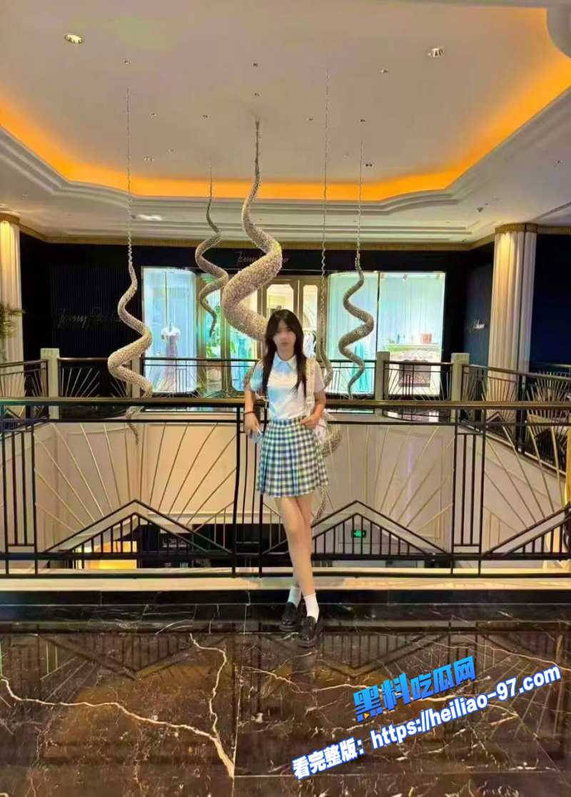 安徽师范大学清纯女大学生张琪琪被学长项圈调教黑丝爆操拍视频与舍友炫耀4