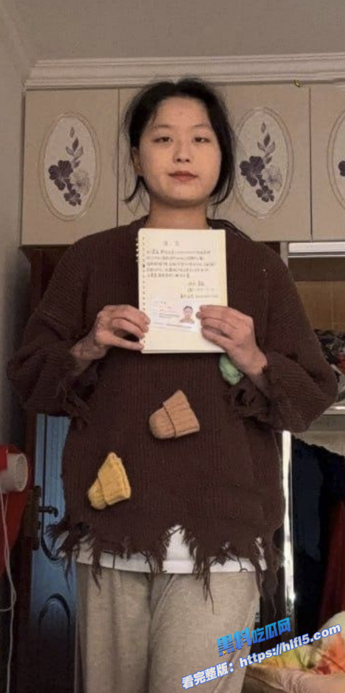 重庆精神小妹 莫盈 裸贷3000元 口叼内裤自慰视频曝光 满身皮肤病太惊悚！3