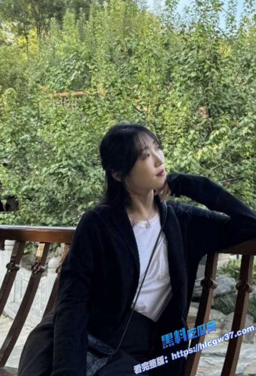 2黑料PK！女大学生 VS 精神小妹 清纯女大学生和花臂精神小妹 一个可爱一个酷炫
