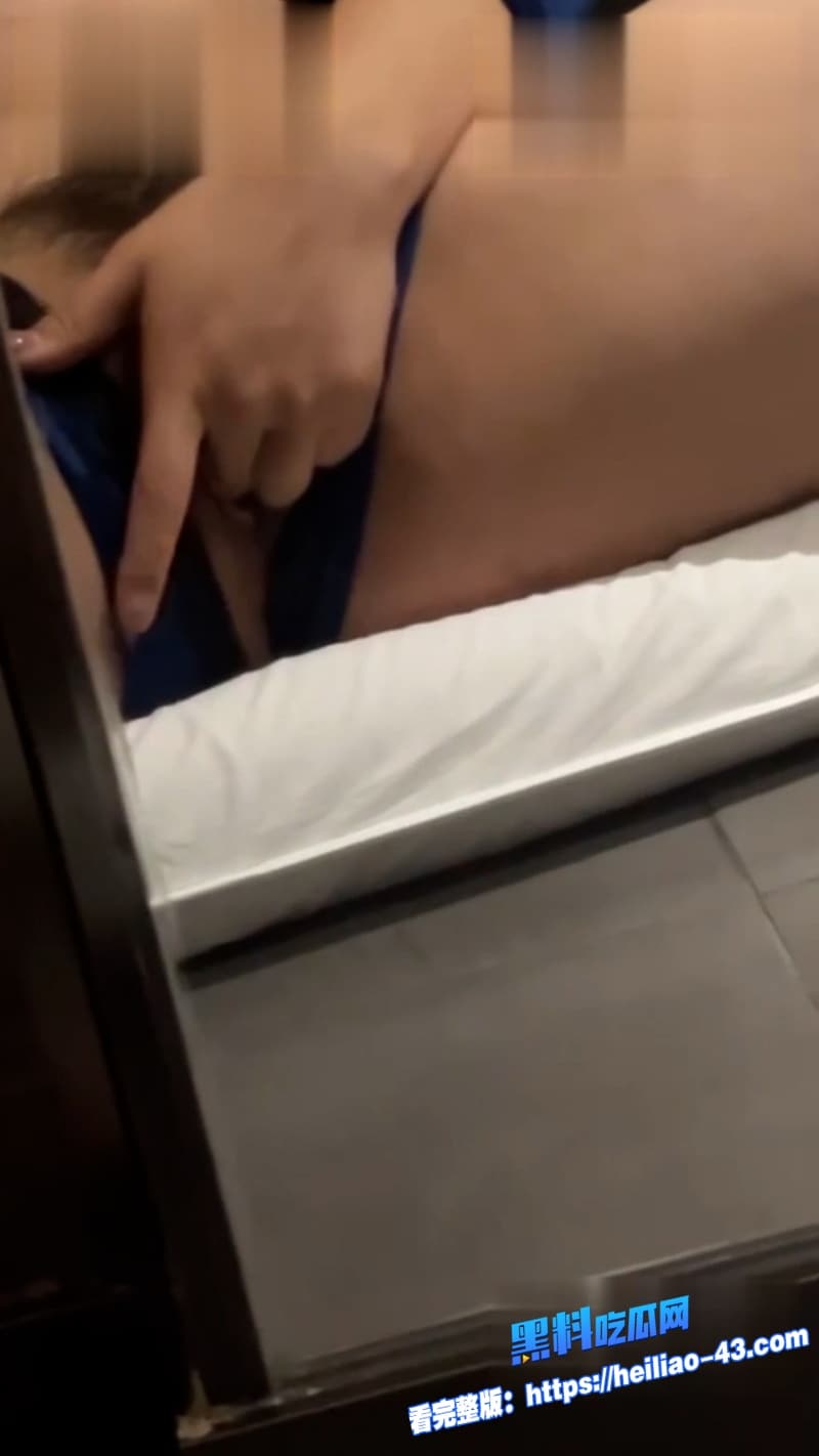 沈阳体院顶级爆乳体育生张佳琦不雅视频流出当网红卖片捞金完美炮架身材配情色内衣玩露出让人一眼秒硬15