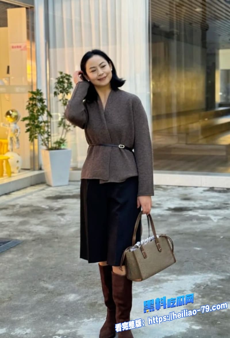 真实家庭乱伦两个骚妈和亲儿子姑侄4P乱伦母子姑侄一起床上狂干娇喘声听的小编已经硬了1