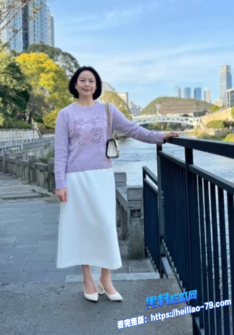 真实家庭乱伦两个骚妈和亲儿子姑侄4P乱伦母子姑侄一起床上狂干娇喘声听的小编已经硬了2