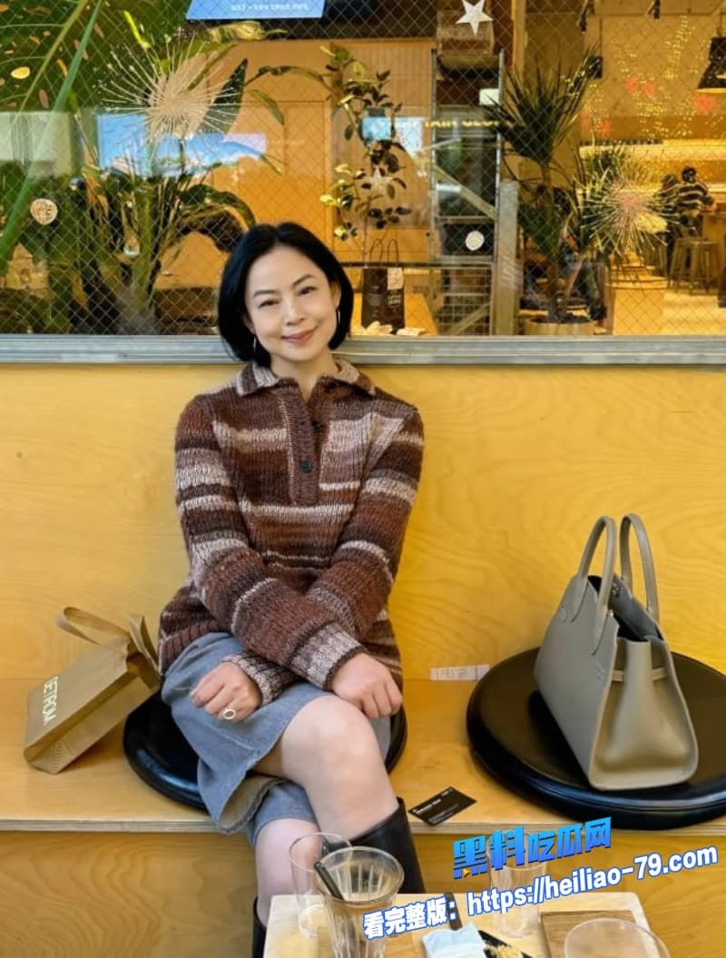 真实家庭乱伦两个骚妈和亲儿子姑侄4P乱伦母子姑侄一起床上狂干娇喘声听的小编已经硬了4
