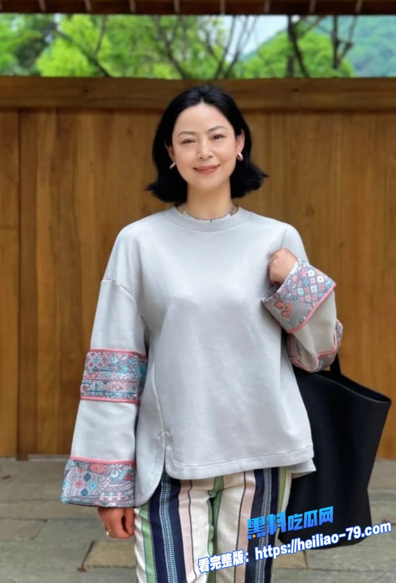 真实家庭乱伦两个骚妈和亲儿子姑侄4P乱伦母子姑侄一起床上狂干娇喘声听的小编已经硬了5