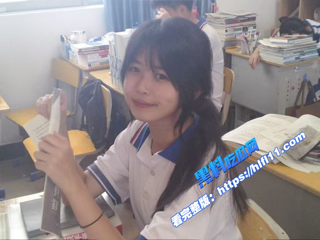 广东源潭中学骚母狗 陆铭诗 童颜巨乳各种发骚自慰视频曝光 图1