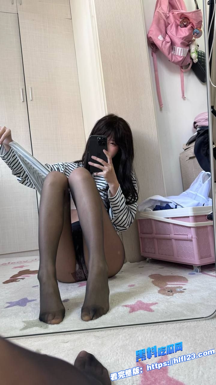 抖音百万粉丝网红 董香 最新福利自拍合集 极品尤物上演制服诱惑 反差感拉满!图7 抖音百万粉丝网红 董香 最新福利自拍合集 极品尤物上演制服诱惑 反差感拉满!图7