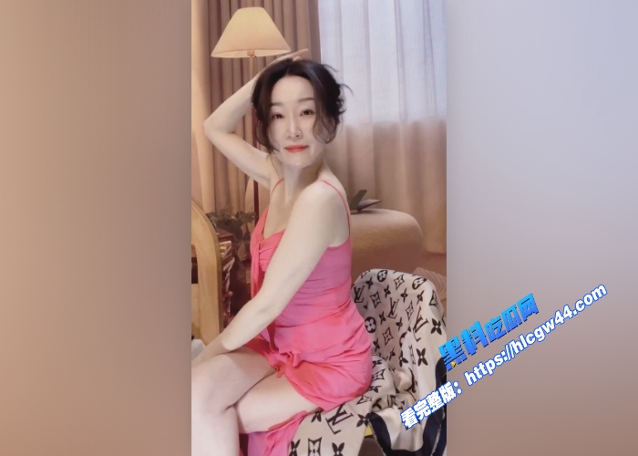 抖音网红属属超级顶的人妻熟女天花板掰逼自慰视频流出老逼别有一番风味 图5WH700x500px 抖音网红属属超级顶的人妻熟女天花板掰逼自慰视频流出老逼别有一番风味 图5WH700x500px