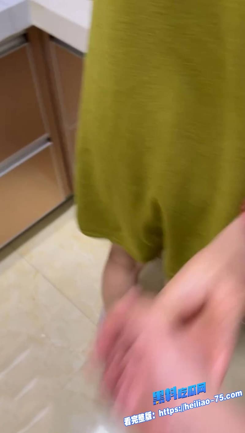 海角母子乱伦老爸刚操完睡着我和骚妈接着乱伦操逼全程又骚又刺激5