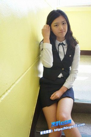 真实兄妹乱伦禽兽表哥看表妹彤彤沉迷手机用大鸡吧好好惩罚表妹爆插表妹白虎嫩穴 10 真实兄妹乱伦禽兽表哥看表妹彤彤沉迷手机用大鸡吧好好惩罚表妹爆插表妹白虎嫩穴 10