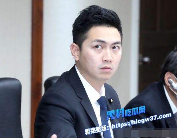 真实兄妹乱伦禽兽表哥看表妹彤彤沉迷手机用大鸡吧好好惩罚表妹爆插表妹白虎嫩穴 9 真实兄妹乱伦禽兽表哥看表妹彤彤沉迷手机用大鸡吧好好惩罚表妹爆插表妹白虎嫩穴 9