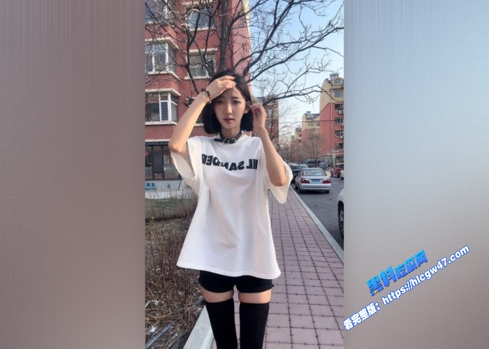 韩国极品反差美少女土豪定制私人视频流出高颜值大长腿母狗性感连体丝袜无内自拍 图1WH700x500px