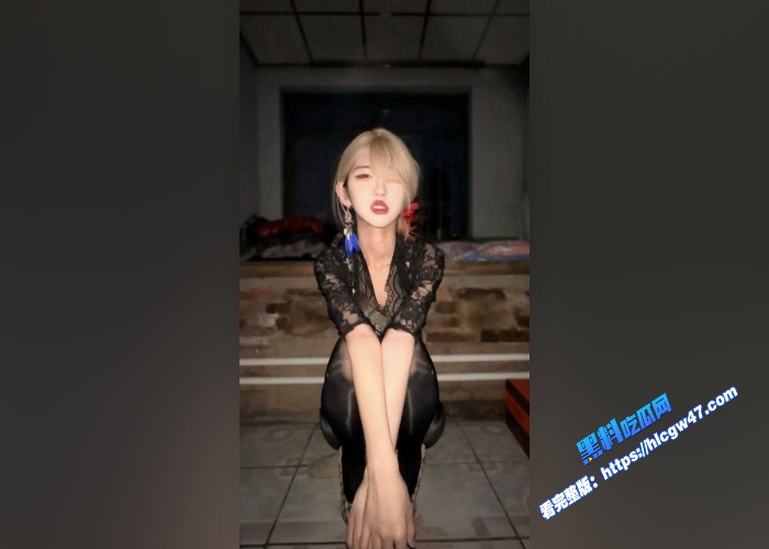 韩国极品反差美少女土豪定制私人视频流出高颜值大长腿母狗性感连体丝袜无内自拍 图13WH700x500px