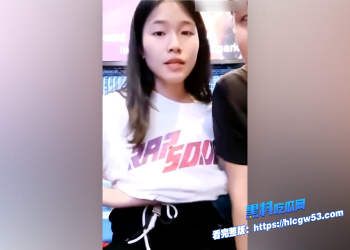 身材不错的山东学生妹在KTV唱歌时突然性起直接脱了裤子啪啪画面超刺激 图3WH700x500px 身材不错的山东学生妹在KTV唱歌时突然性起直接脱了裤子啪啪画面超刺激 图3WH700x500px