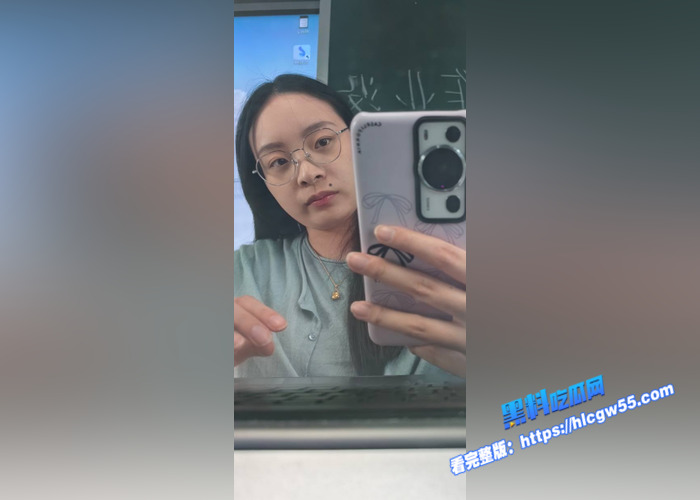 上海某初中老师 和炮友酒店开房视频泄密 口活技术一流 课堂上是严厉的老师 床上是淫骚的母狗2