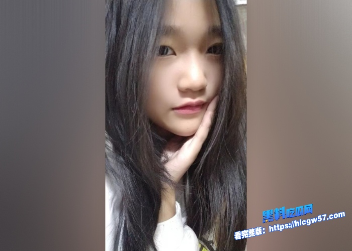高中生少女清纯懵懂朴实无华顶级白虎馒头嫩穴让你一次看个够 图1