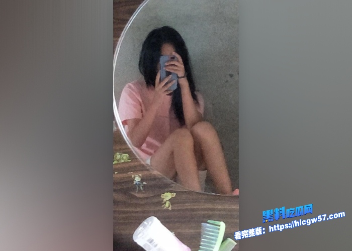 高中生少女清纯懵懂朴实无华顶级白虎馒头嫩穴让你一次看个够 图4