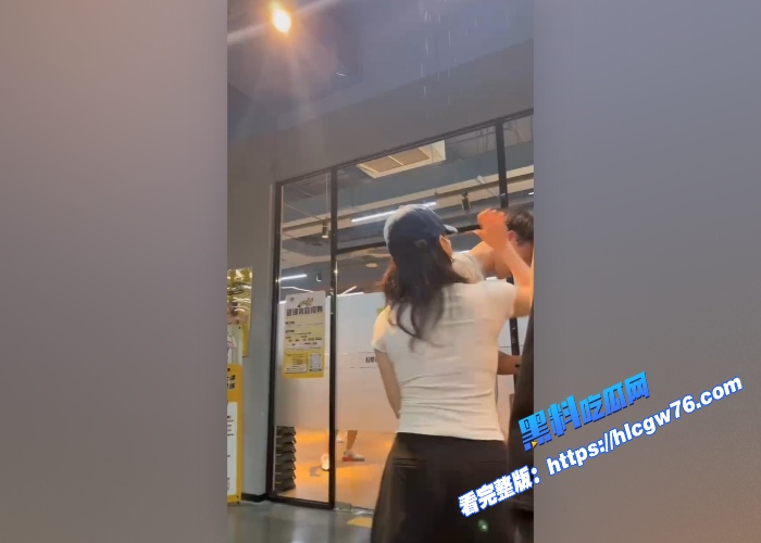 健身圈大瓜万达鹭港健身房男教练郭毅鸿同时睡了4个富婆会员脚踩多条船被发现两富婆堵在店里狂扇巴掌质问现场画面曝光 图4