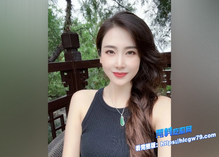 北京气质富婆无能老公满足不了自己找老黑体验巨屌快感无能绿帽丈夫只能在旁拿手机记录妻子幸福时刻1