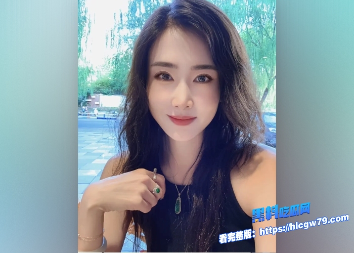 北京气质富婆无能老公满足不了自己找老黑体验巨屌快感无能绿帽丈夫只能在旁拿手机记录妻子幸福时刻2