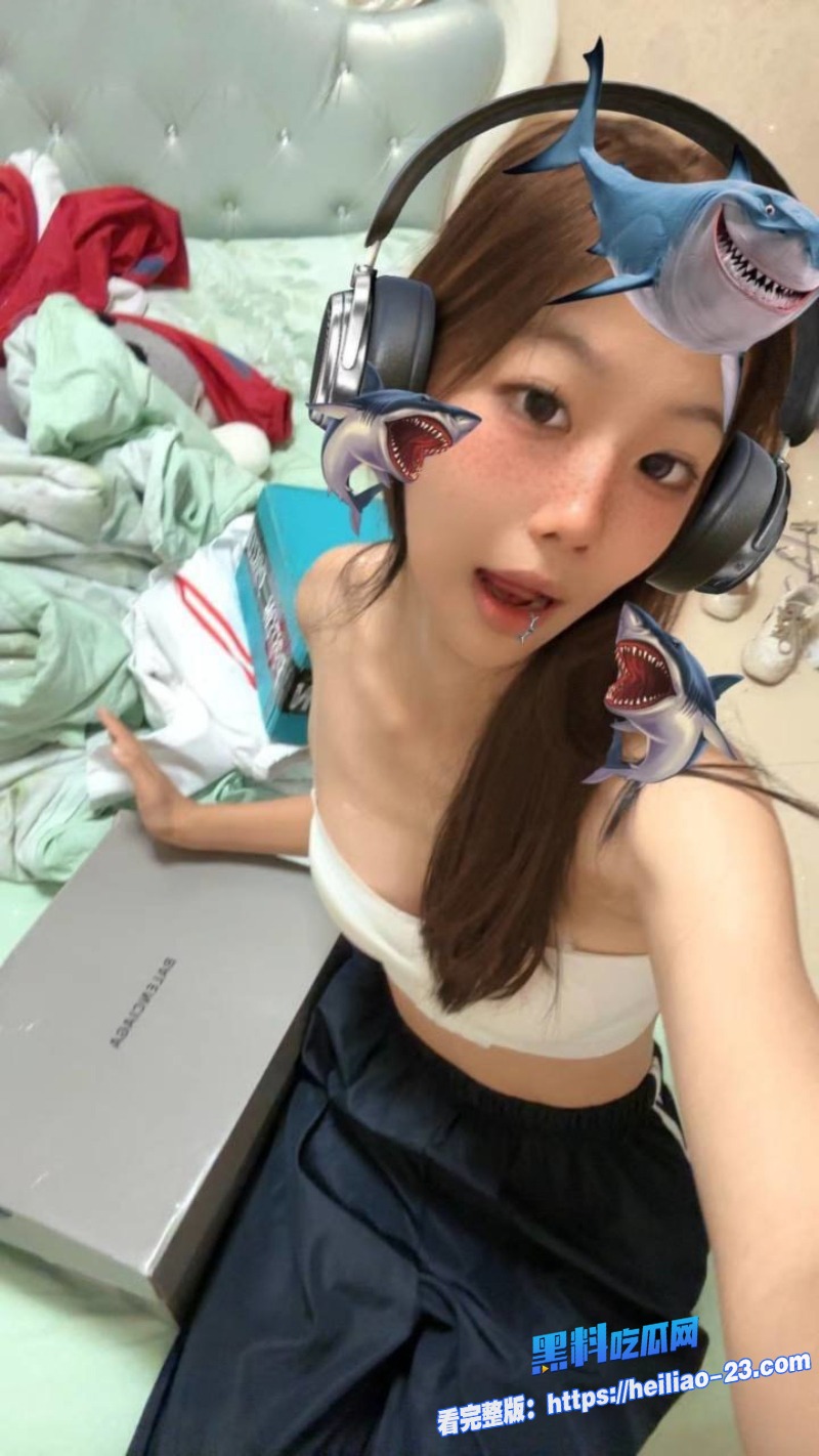 高颜值极品反差母狗李舒瑶三年蜕变大骚逼巨乳肥臀高挑身材吃鸡巴超熟练彻底展现母狗本性 4