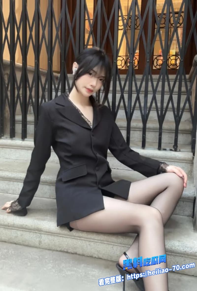 姐姐穿女警制服勾引亲弟弟乱伦制服诱惑下疯狂内射太刺激了1