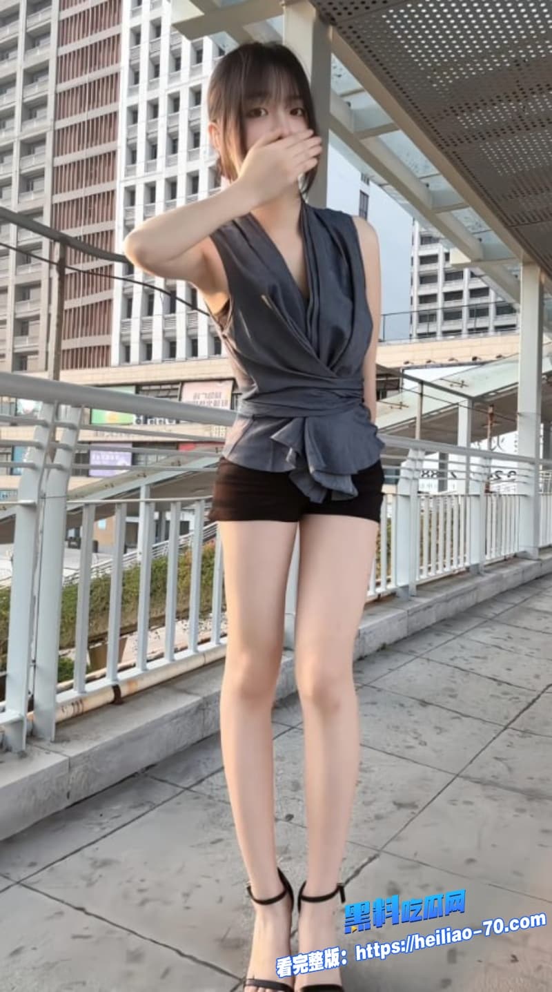 姐姐穿女警制服勾引亲弟弟乱伦制服诱惑下疯狂内射太刺激了3