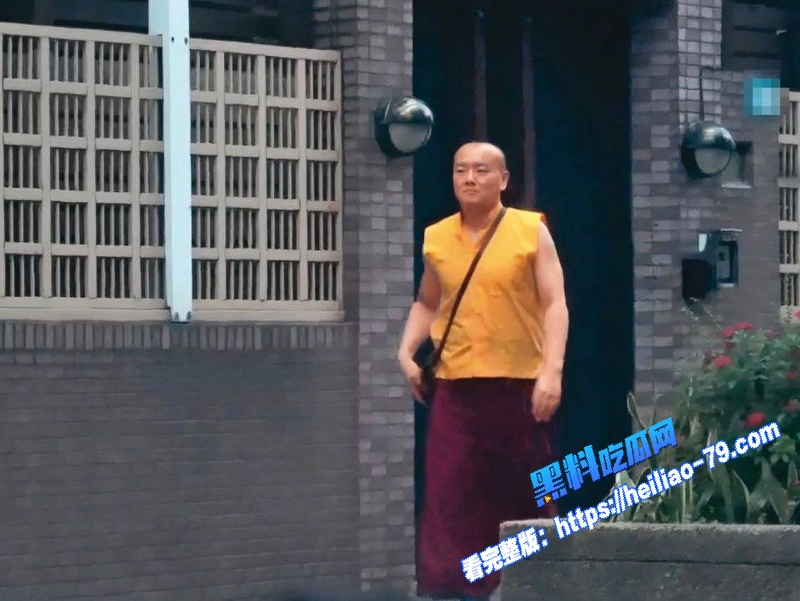 藏传喇嘛 多桀仁卿 破戒聊骚约炮 劈腿2女信徒酒店搂吻上床视频流出 佛门高僧人设崩塌图34 藏传喇嘛 多桀仁卿 破戒聊骚约炮 劈腿2女信徒酒店搂吻上床视频流出 佛门高僧人设崩塌图34