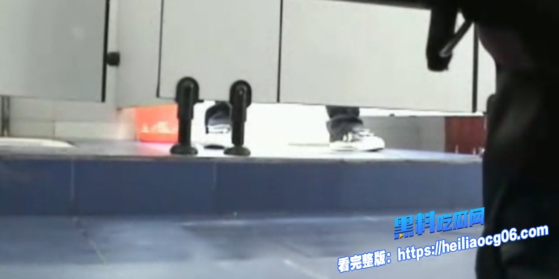 厕所偷拍系列7