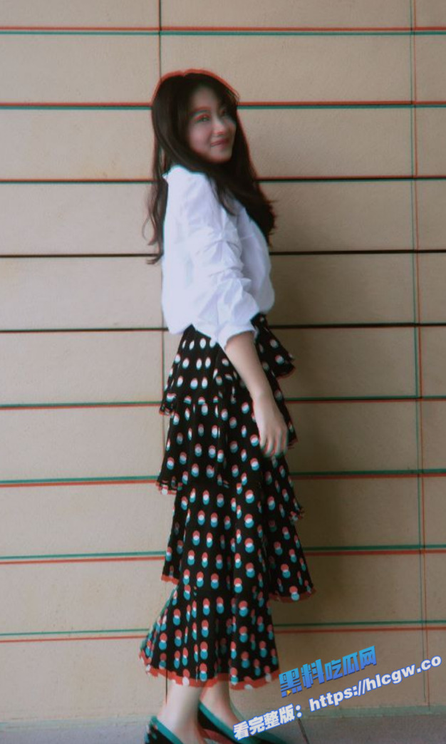 反差纯情女大学生 Ahri0716 海滩露脸全裸大秀 无毛一线天嫩穴展露无余！图1