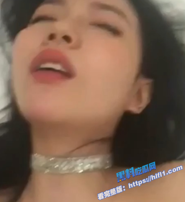 宁波银行信贷经理 王晓菲 与土豪客户啪啪视频流出 骚母狗被操的时候表情相当到位！图2