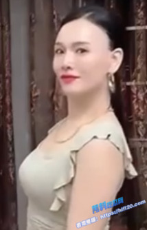 抖音熟女 雅芝 抖音视频很正经 私下为了赚钱穿各种丝袜拍摄自慰视频！2