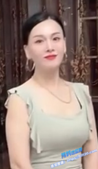 抖音熟女 雅芝 抖音视频很正经 私下为了赚钱穿各种丝袜拍摄自慰视频！3