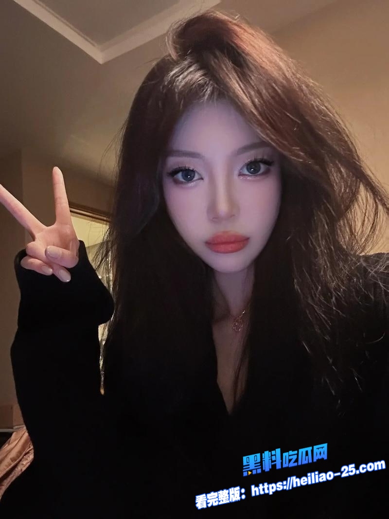 秘书姐姐下班制服诱惑包臀裙还没脱就被咸猪手揉到秒变母狗2