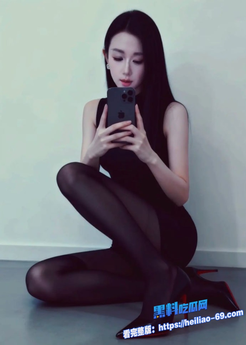 眼镜骚御姐3P太刺激两个猛男抬腿轮操勒逼裤御姐悬空疯狂中出看湿了5 眼镜骚御姐3P太刺激两个猛男抬腿轮操勒逼裤御姐悬空疯狂中出看湿了5