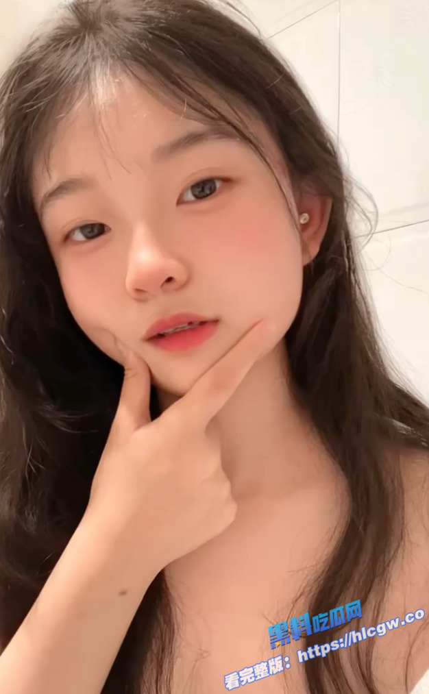 超可爱女高中生甜妹裸舞，大奶子甩得飞起，身材饱满发育诱人！图2