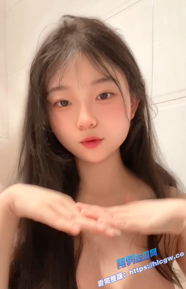 超可爱女高中生甜妹裸舞，大奶子甩得飞起，身材饱满发育诱人！图3
