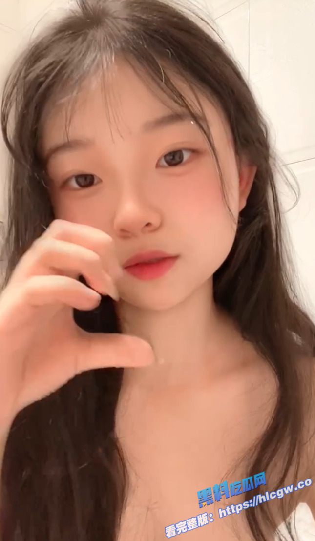 超可爱女高中生甜妹裸舞，大奶子甩得飞起，身材饱满发育诱人！图4
