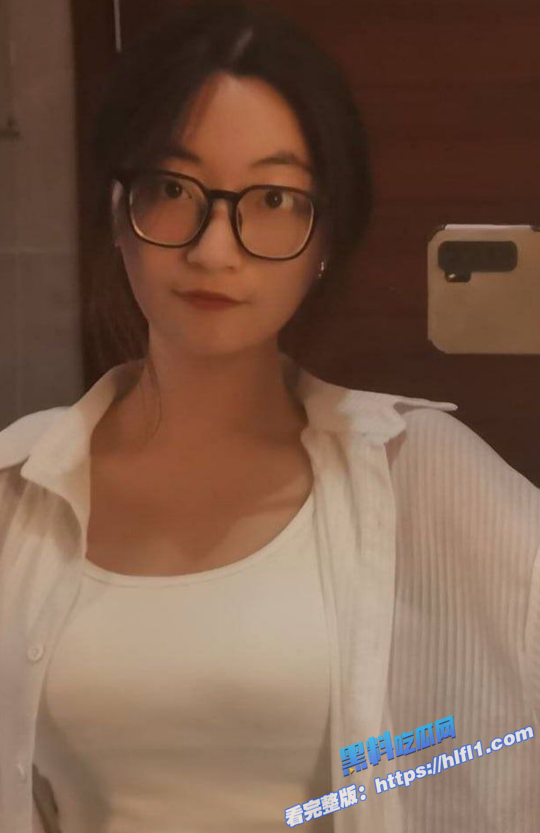 瓜友投稿 浙江杭州的同事顾灿灿主动约炮 人前女神背后骚母狗1