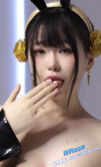 新加坡网红女神 Meriolchan cos约尔太太 兔女郎装 炮机抽插白虎小穴 被玩弄到双腿颤抖！2