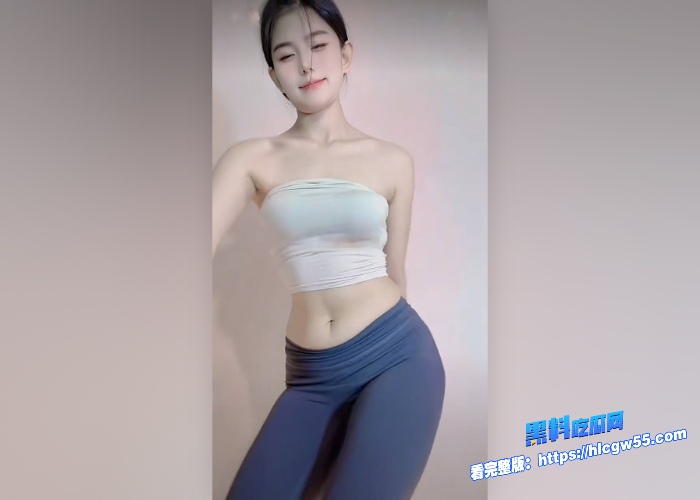 抖音80万粉网红李漂亮会员定制视频反差骚鸡用逼怼着镜头拍逼缝清晰可见 图5WH700x500px 抖音80万粉网红李漂亮会员定制视频反差骚鸡用逼怼着镜头拍逼缝清晰可见 图5WH700x500px