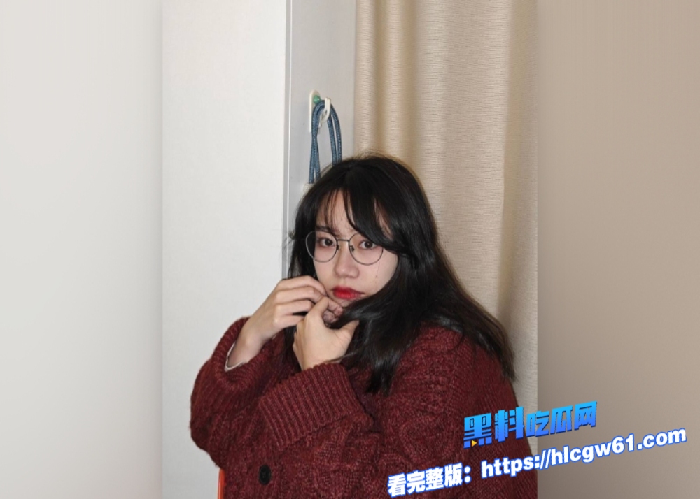 高颜值眼镜娘学妹被金主包养内射啪啪不雅视频曝光看着清纯实际在床上骚的很 15