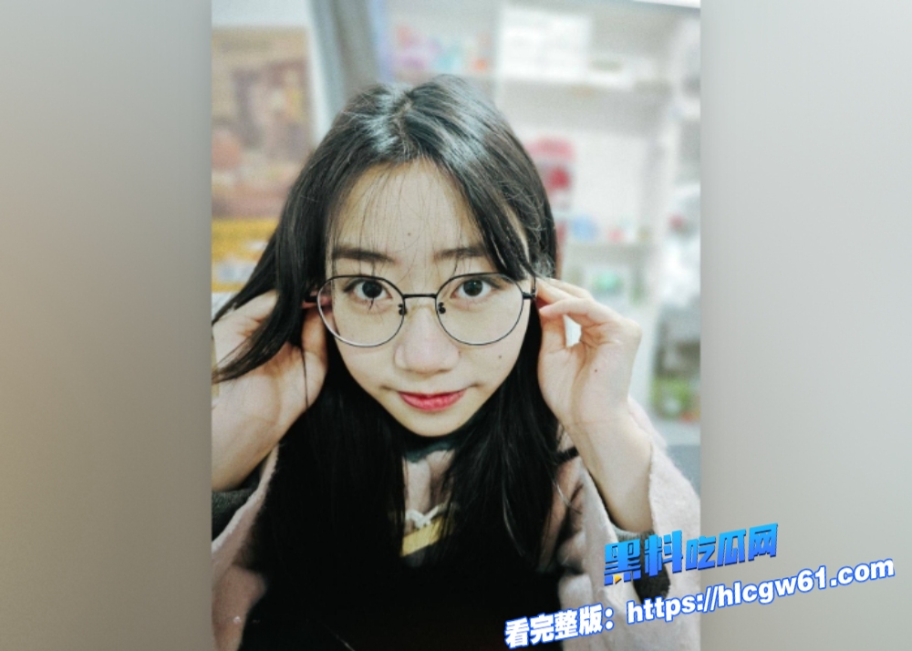 高颜值眼镜娘学妹被金主包养内射啪啪不雅视频曝光看着清纯实际在床上骚的很 16