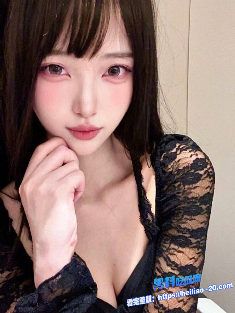 趁姐姐接电话放松警惕弟弟突然插入强忍呻吟越颤越浪各种姿势玩到尽兴 1 趁姐姐接电话放松警惕弟弟突然插入强忍呻吟越颤越浪各种姿势玩到尽兴 1